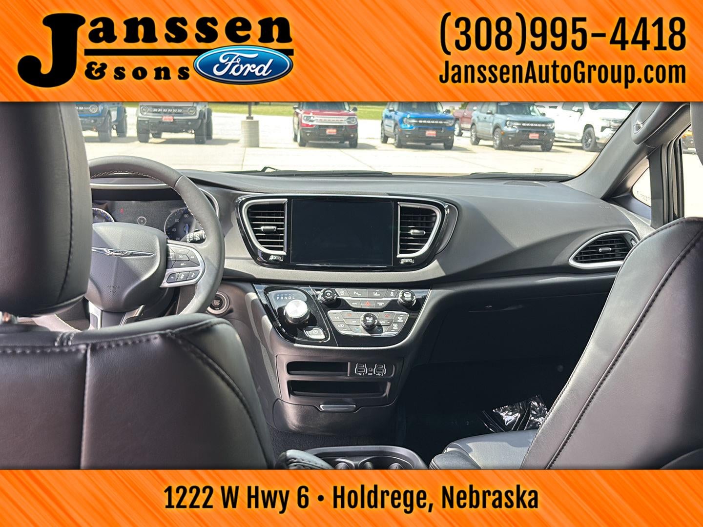 2025 Chrysler Pacifica Select