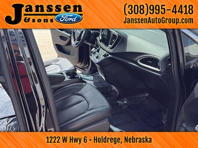 2025 Chrysler Pacifica Select