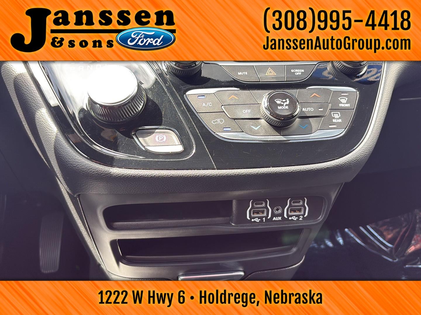 2025 Chrysler Pacifica Select