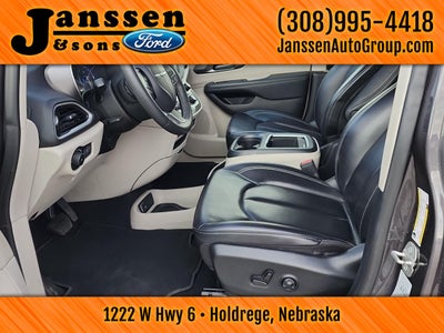 2023 Chrysler Pacifica Touring L