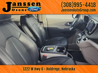 2024 Chrysler Pacifica Hybrid Select