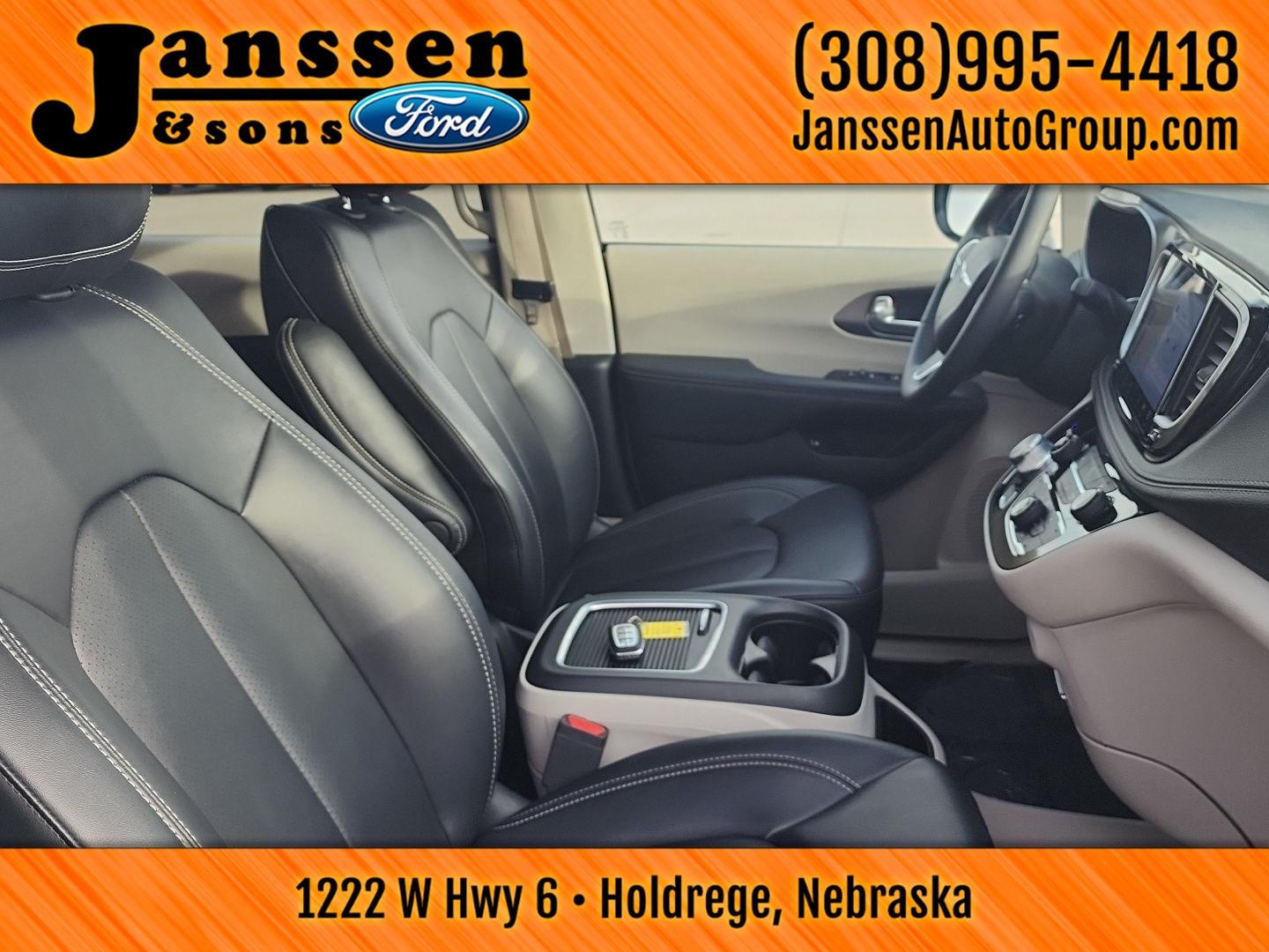 2024 Chrysler Pacifica Hybrid Select